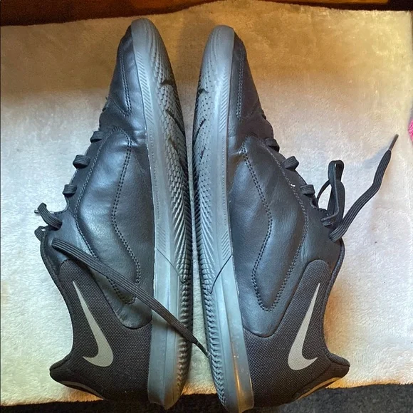 Nike Black leather Sneakers with Sleek Design like new great condition - Picture 7 of 14